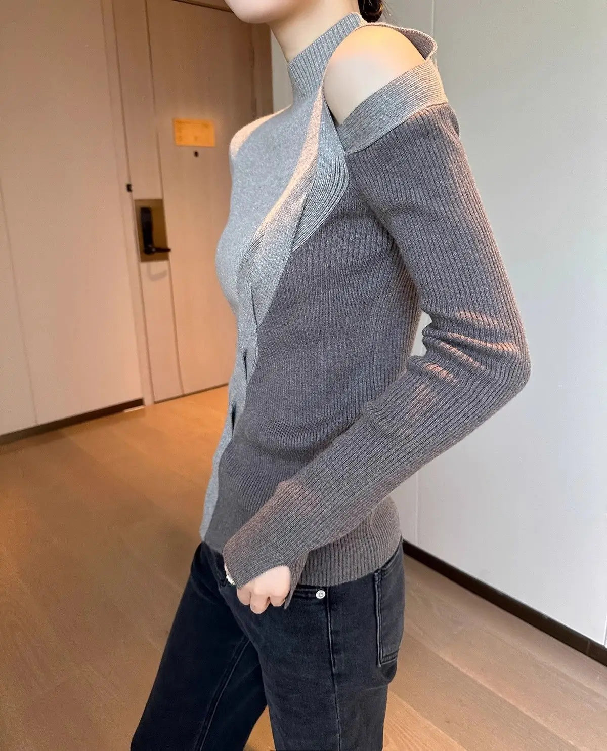Half Turtleneck Contrasting Sweater Women Autumn Winter New Fashionable Irregular Base Shirt